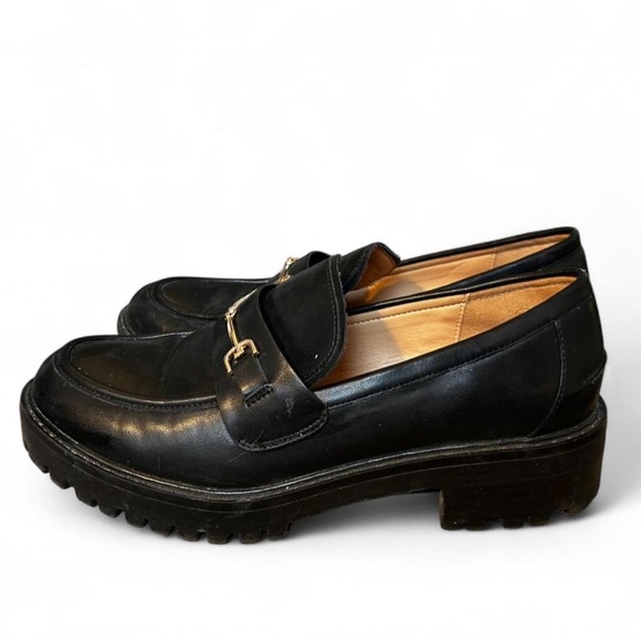 Chic Black Leather Loafers with Gold Buckle Size 8.5 - Picture 3 of 5